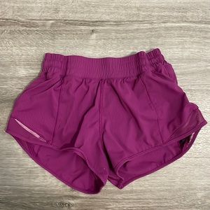 Lululemon Hotty Hot Low-Rise Lined Short 2.5"